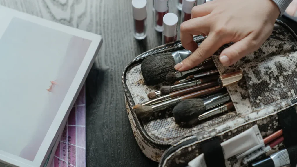 Say Goodbye to Messy Makeup Bags